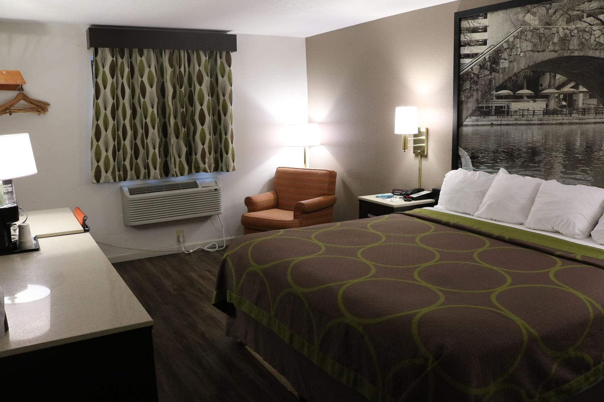 Super 8 By Wyndham San Antonio/I-35 North Hotell Exteriör bild