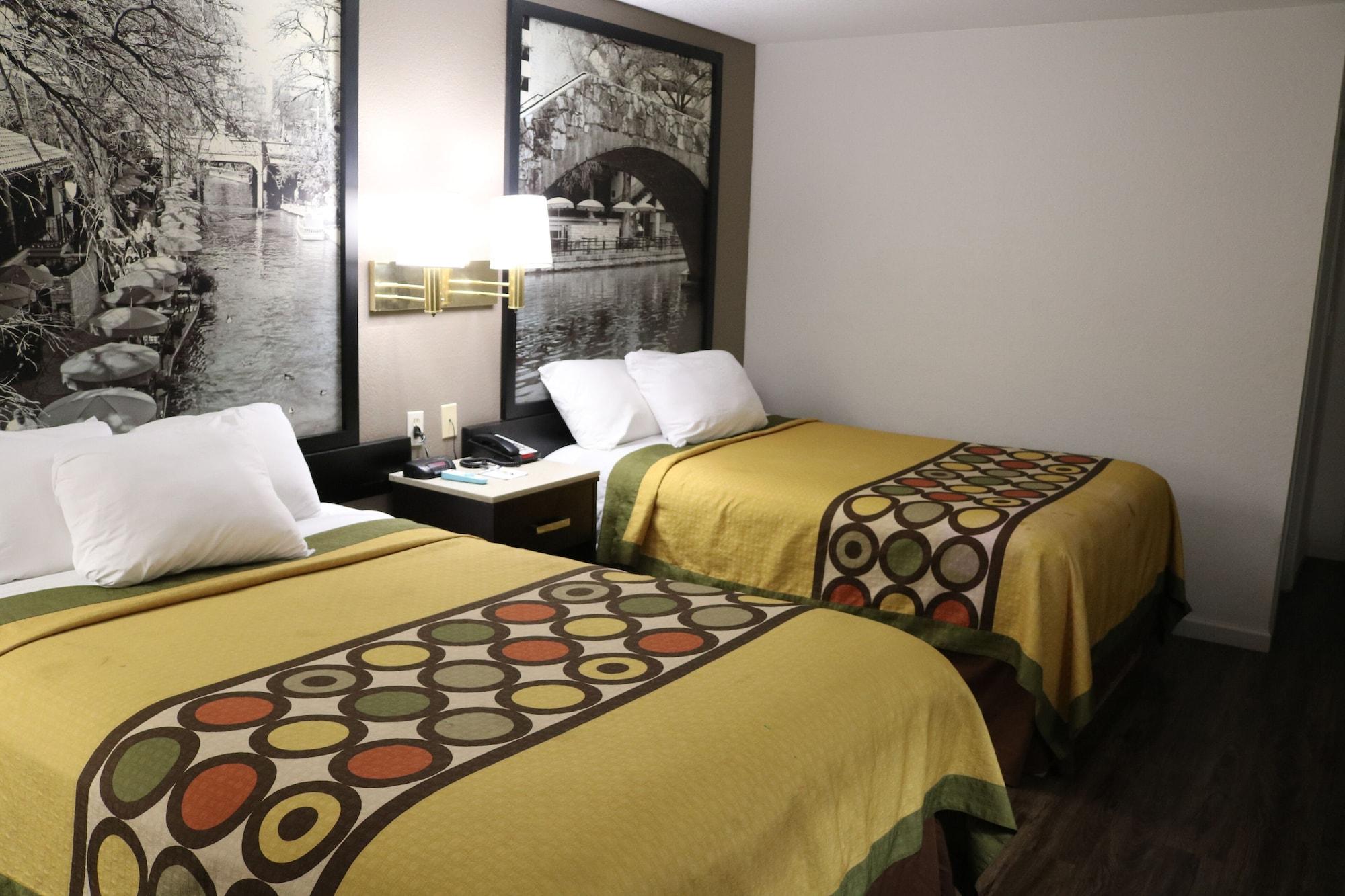 Super 8 By Wyndham San Antonio/I-35 North Hotell Exteriör bild